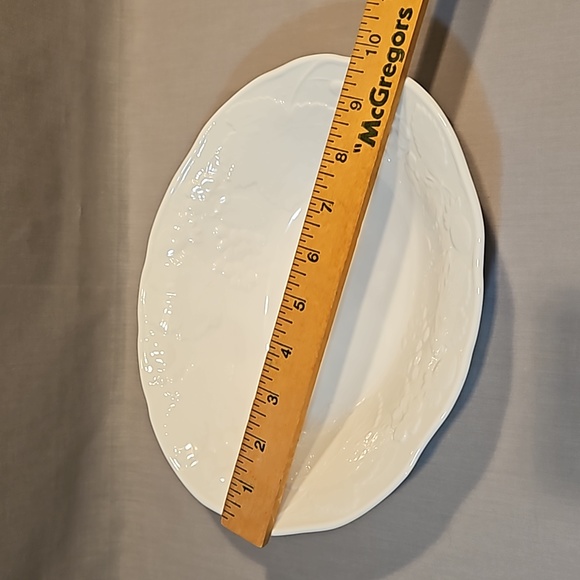 New Wedgwood Strawberry And Vine Oval Vegetable Bowl - Picture 6 of 12